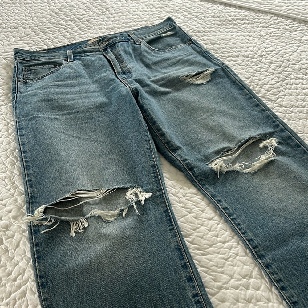 Levi’s red tag